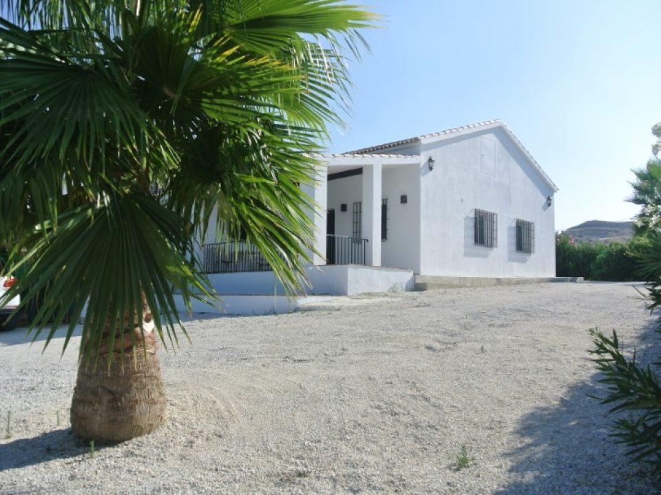 Alhaurin El Grande Country house with pool to rent from €1,200 per month