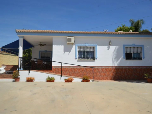 Alhaurin De La Torre Country house with pool to rent from €980 per month