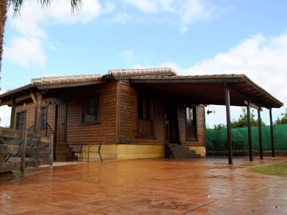 Alhaurin El Grande Wooden chalet with pool to rent from €1,300 per month