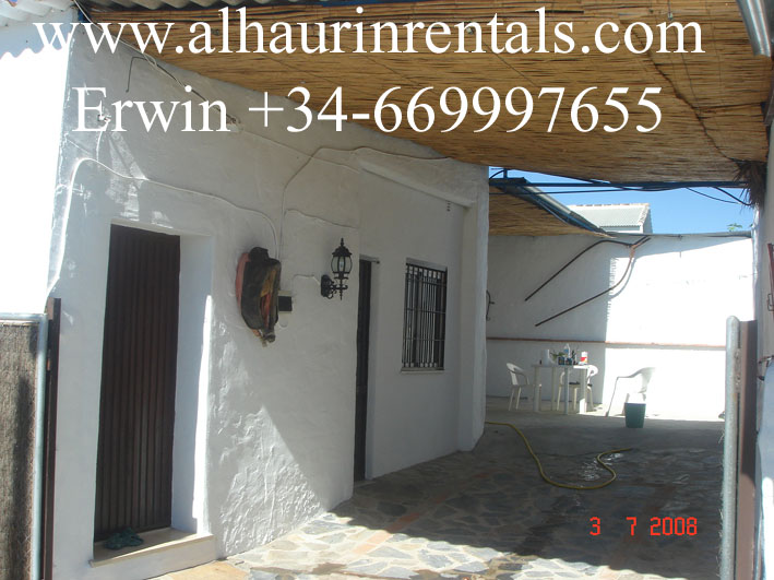 Rent: 450 euros pm