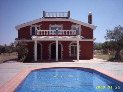 Rent: 400 euros pm